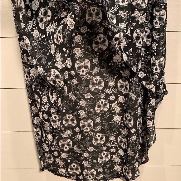 Torrid Black and White Floral Skull Tank - Picture 4 of 7
